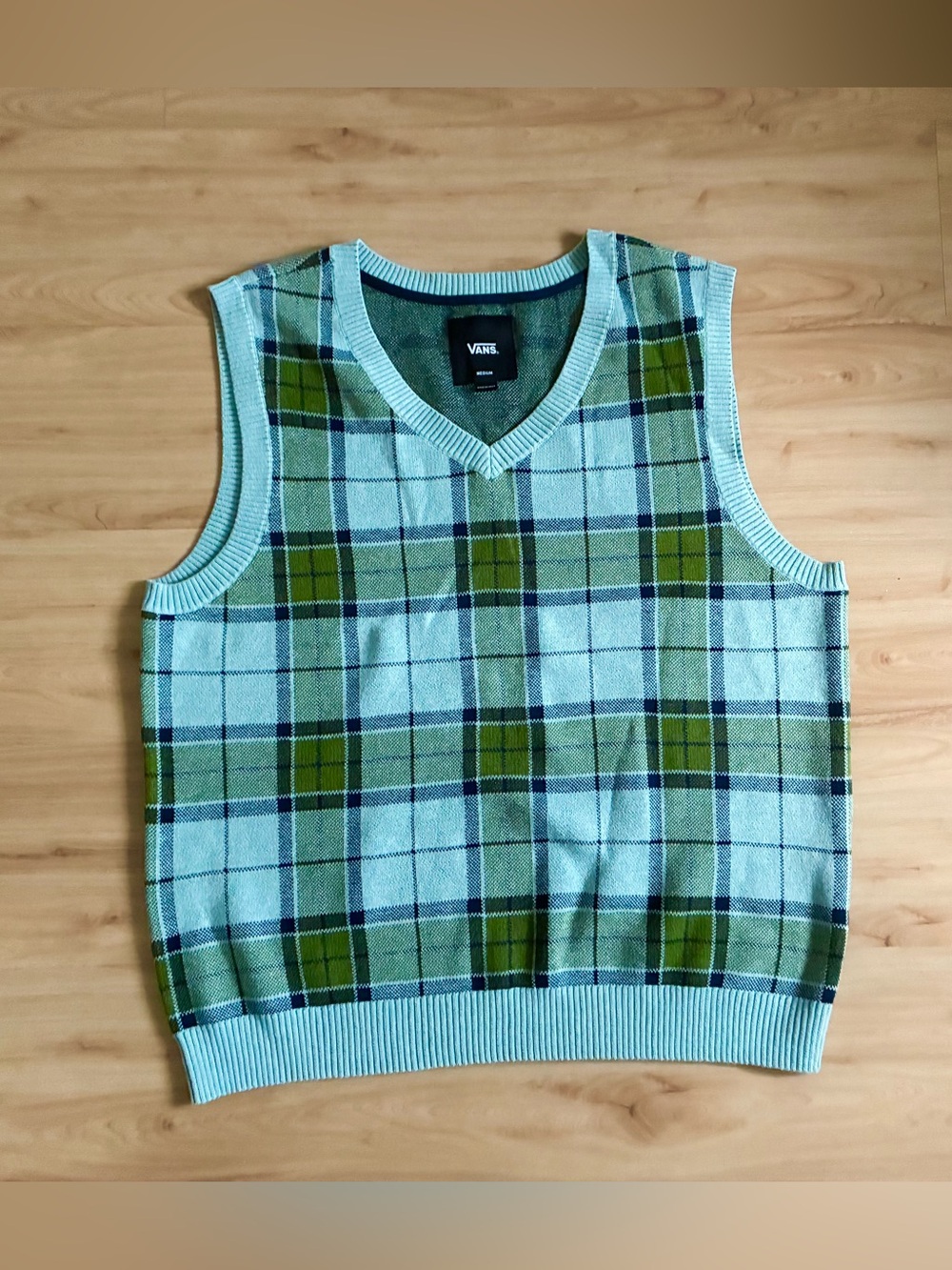 Vans Men’s Light Blue &Green Plaid V-Neck Sweater Vest Medium